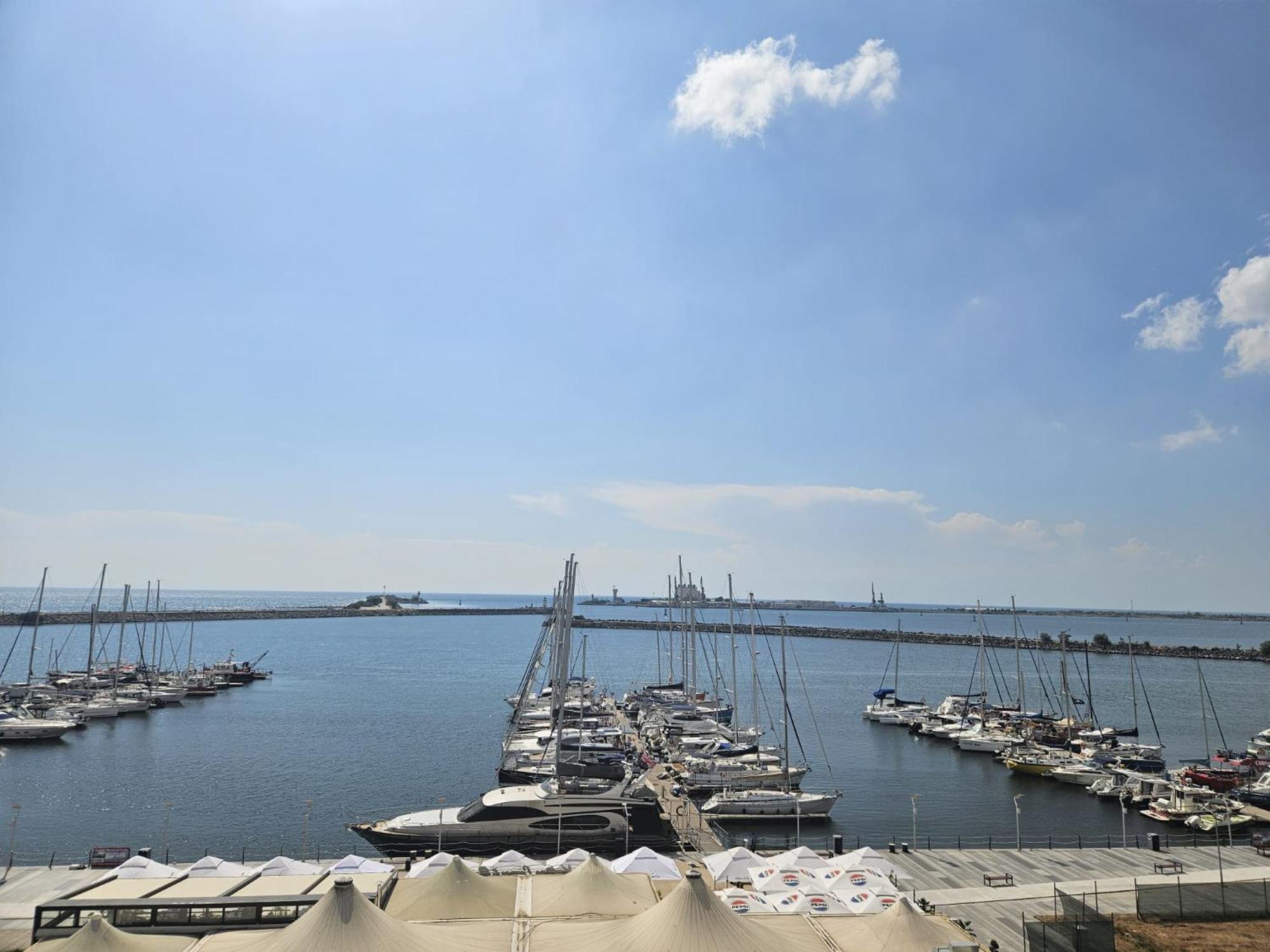 Апартаменти Blue Marina Sea View Мангалія Екстер'єр фото